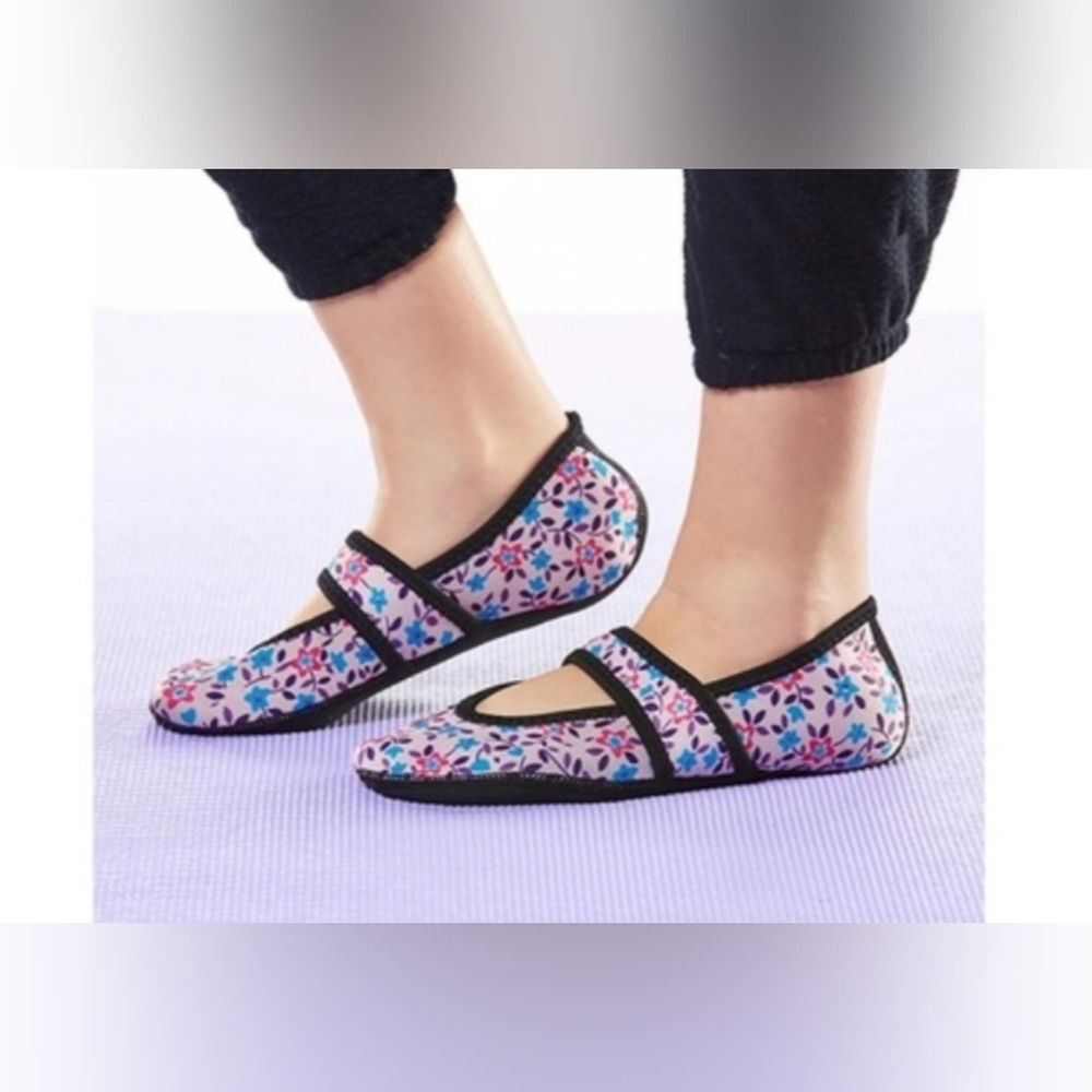 NUFOOT Poppies Betsy Lou Indoor Slippers Yoga Pilates Athleisure